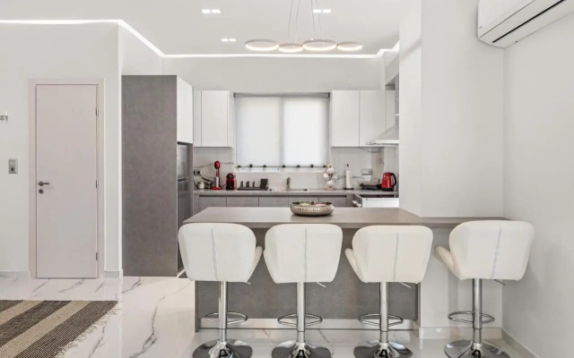 BillyMare central Glyfada apartment