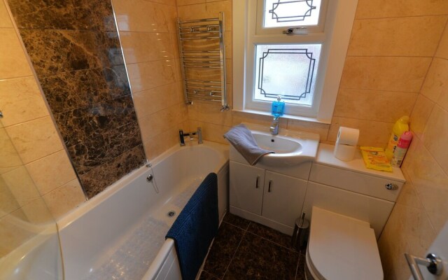 Boutique Hoiday Home In Coventry With Garden