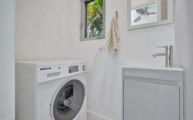 Sunshine Getaway Sleeps 4!