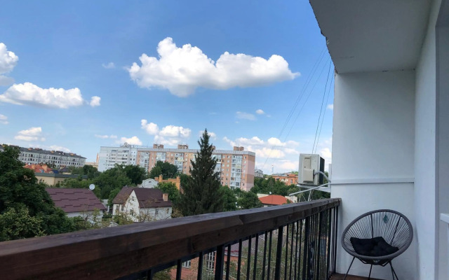 Birdie Home at Nauky metro