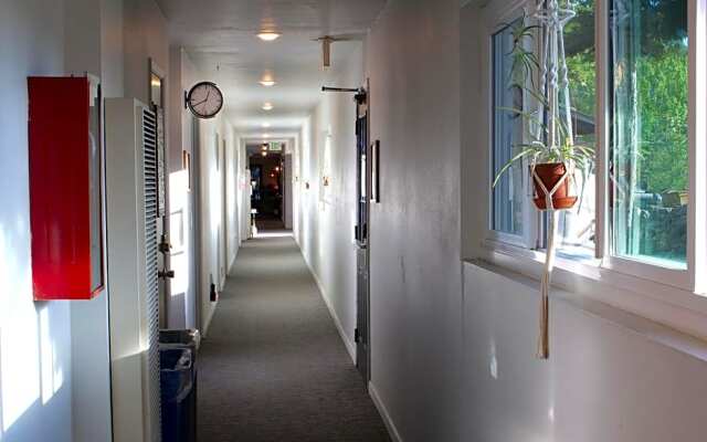 Sierra Blue Hotel & Swim Club
