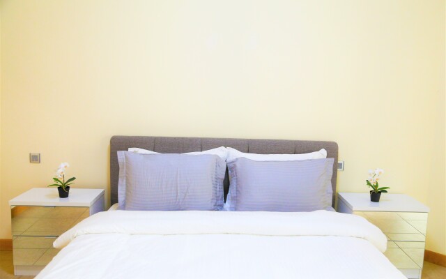 Luxury Stay at the Palm Shoreline Dubai