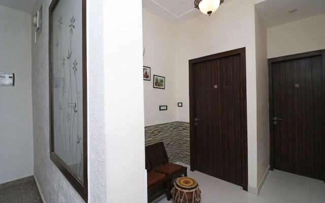 OYO 24879 Royal Taj Home Stay