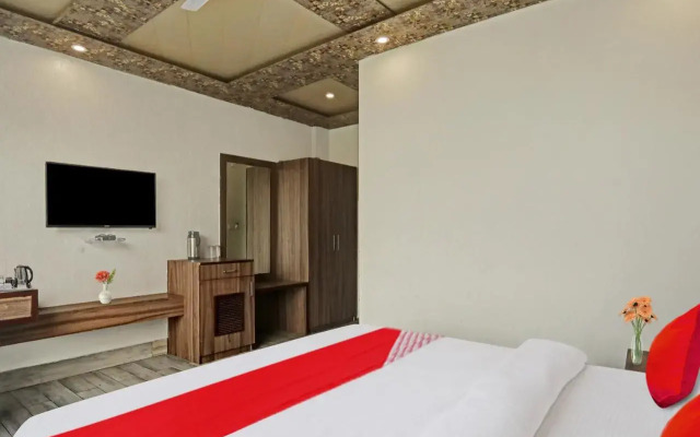 Oyo Flagship 806078 Sparsh 11 Heaven