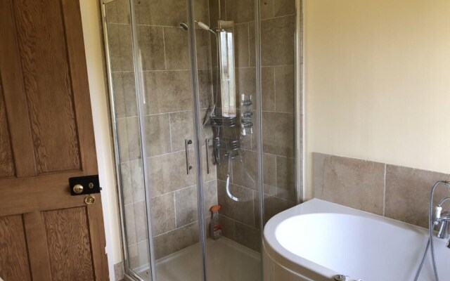 Beautiful 3 Bedroomed Cotswolds Farmhouse