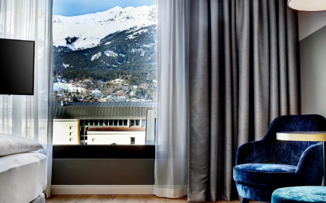 Stage 12 Hotel by Penz