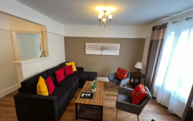 Beautiful 2b Apt in the Heart of Glastonbury.