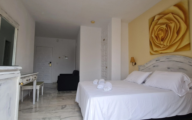 Hotel Playamaro