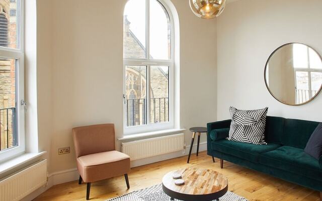 Host Stay Artsbank Apartment