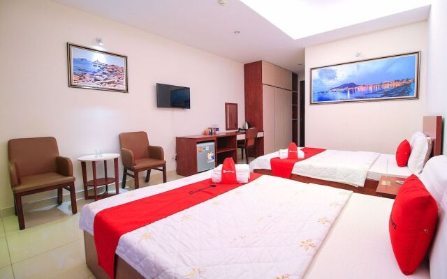RedDoorz Plus @ Tran Phu