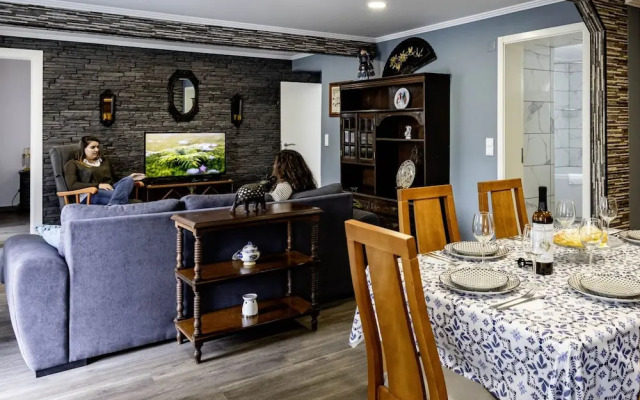 Sunset Pool House T2