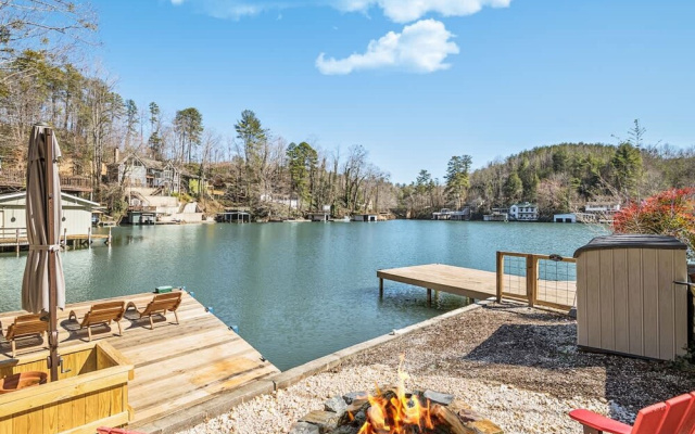 Lakefront 4BR w Screened Porch