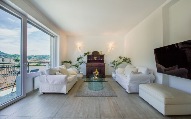 Victoria Apartment