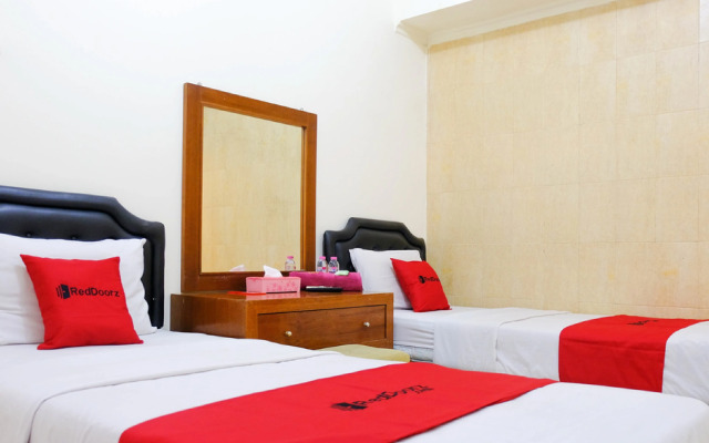 RedDoorz near Universitas Kristen Satya Wacana