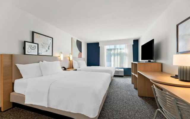 Spark by Hilton Tupelo