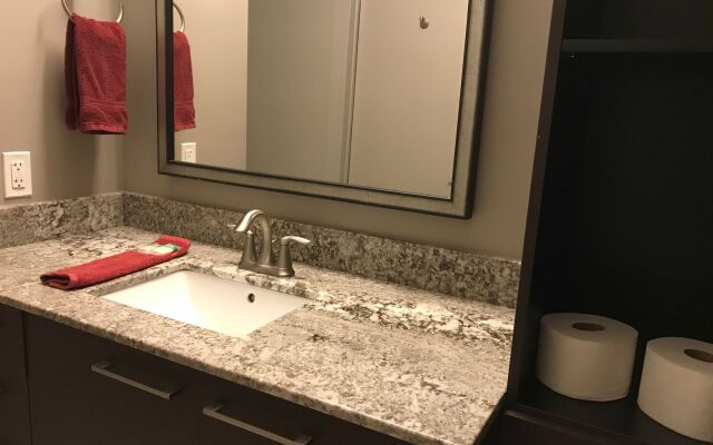 Pleasant  2Br Apartment | Great Value Downtown