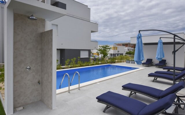 Pool Apartments & Rooms Mare