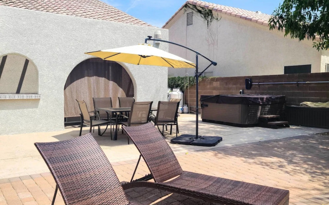 Beautiful Backyard: Comfortable Phoenix Getaway!