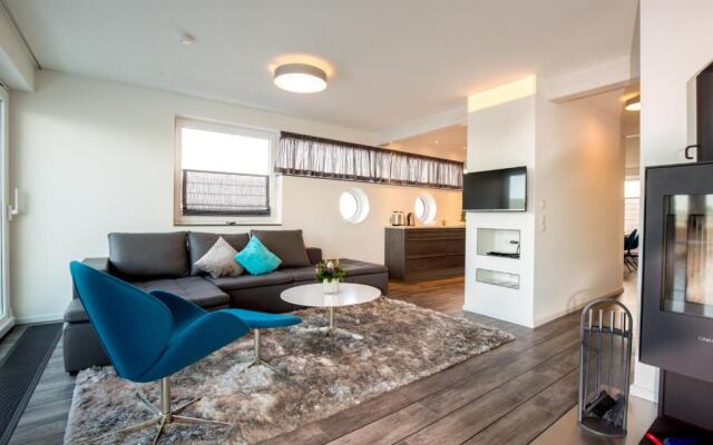 KYST 5410 Floating Home 1