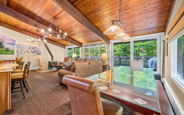 Alpine Court Chalet 4 Bedroom Home