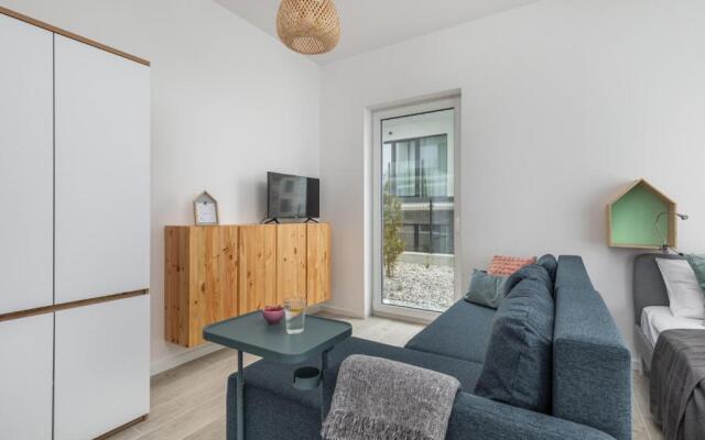 Sunny Apartments by Renters