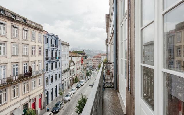 Nada04 · Studio Apartment With Balcony Next to Ribeira