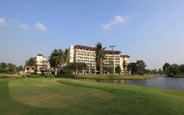 Summit Windmill Golf Residence