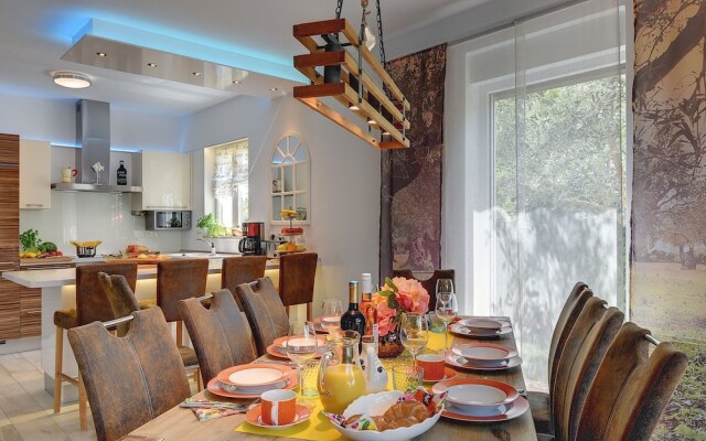 Villa in Novigrad With Pool Near Beach