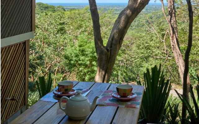 Jungle House- Natural Ocean View Cabin