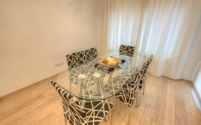 Dasoudi Luxury Beachfront Apartment