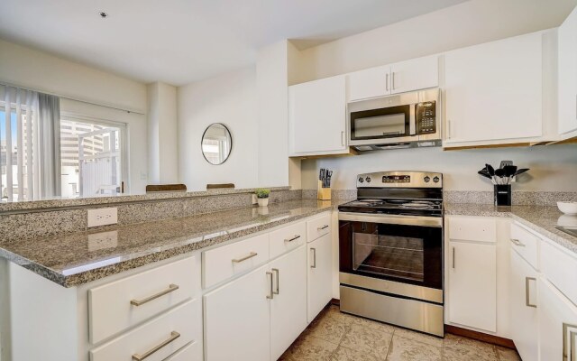 TWO CozySuites Apt w Skybridge Access 4