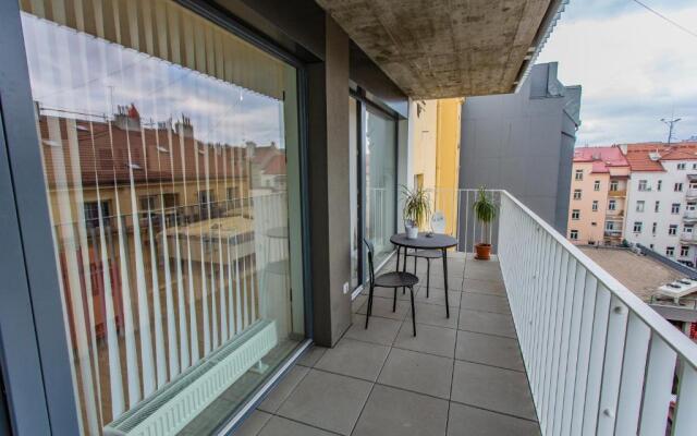 Spacious Terrace Apartment with free private parking