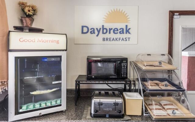 Days Inn Bloomington