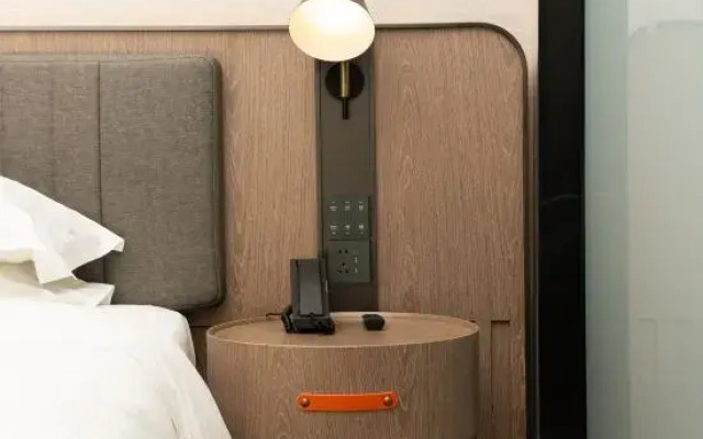 Echarm Hotel (Zhanjiang Haibin Avenue Zhong Jiangnan Shijia)