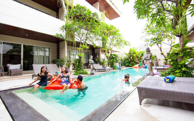 Sunset Mansion Seminyak Apartment