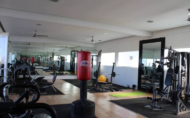 Loft Zona TEC, practical w view, gym, 1KSB terrace, 1 bathroom by Mty Living - Danis