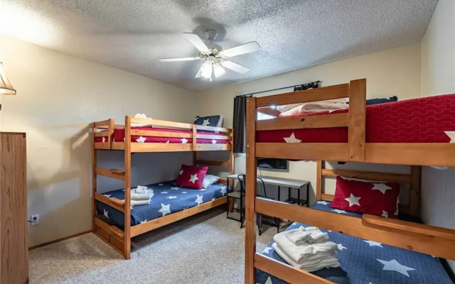 Casa Del Rey - Three Bedroom Cabin with Hot Tub