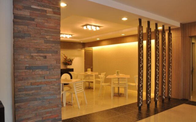 Magallanes Square Hotel