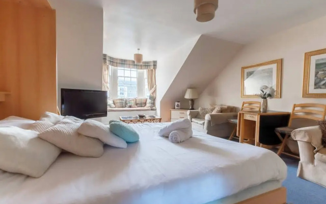 Peaceful City Retreat in Edinburgh's Heart