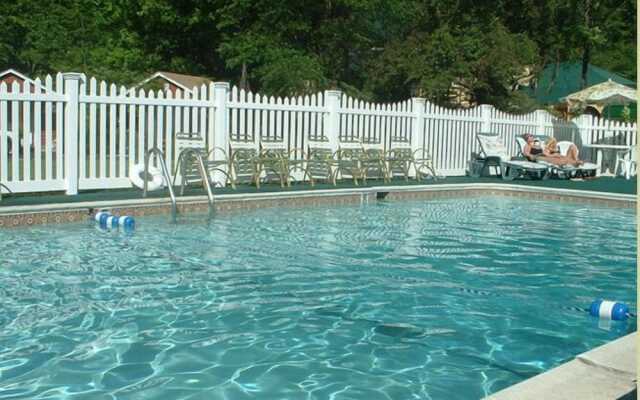 Seven Dwarfs Motel and Cabins