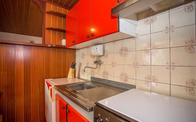 Apartments and rooms Anita