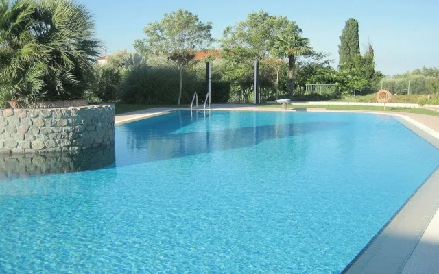 Vibrant Holiday Home in Lazise with Swimming Pool near Lake