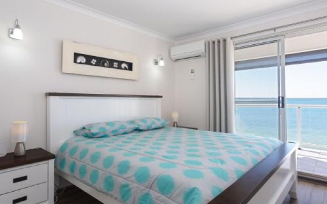 Sunrise Waters', 2/63 Soldiers Point Road - Stunning Waterfront Property – Guest Rooms – Soldiers Point
