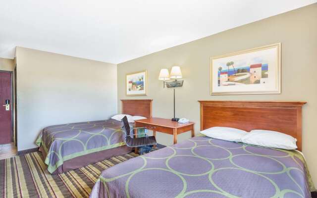 Super 8 by Wyndham Tilton/Lake Winnipesaukee