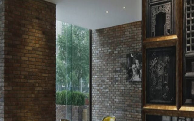 Ease House Hotel
