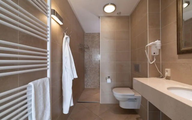 Holiday Home With Whirlpool Quiet Area in Zeeland