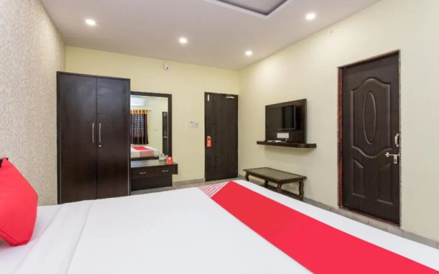 Lavish By FabHotel