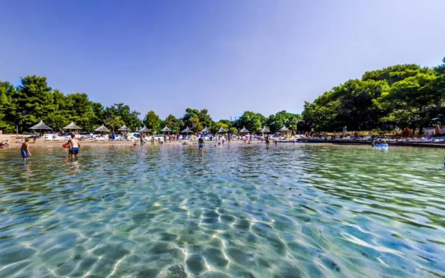 Pine Beach Pakostane - All Inclusive light