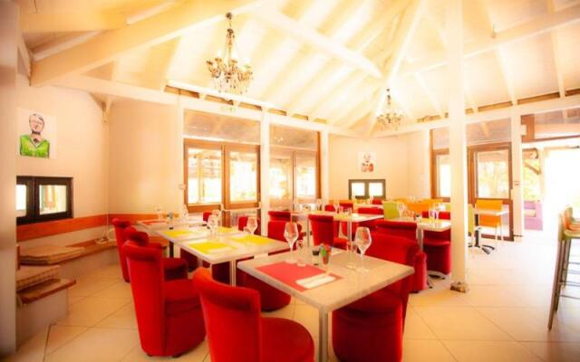 Marina Hotel Club