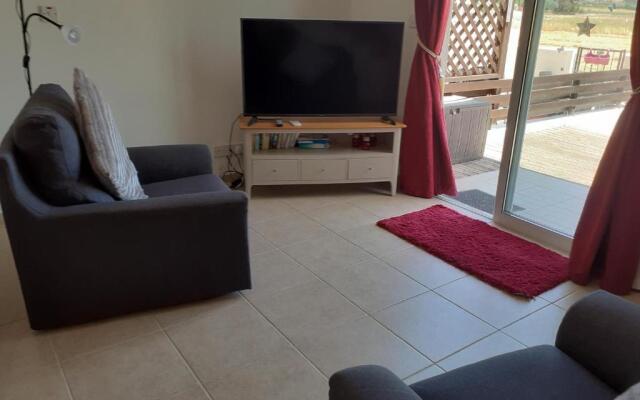 Beautiful 2-bed House in Mandria, Paphos